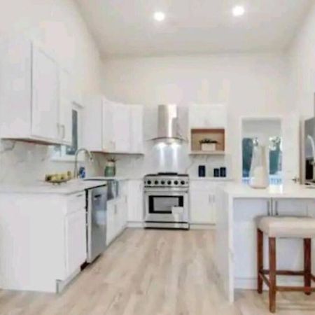 Spacious 4Bed 2Bath, Gated Pool, Wi-Fi, Garage Villa Los Angeles Bagian luar foto