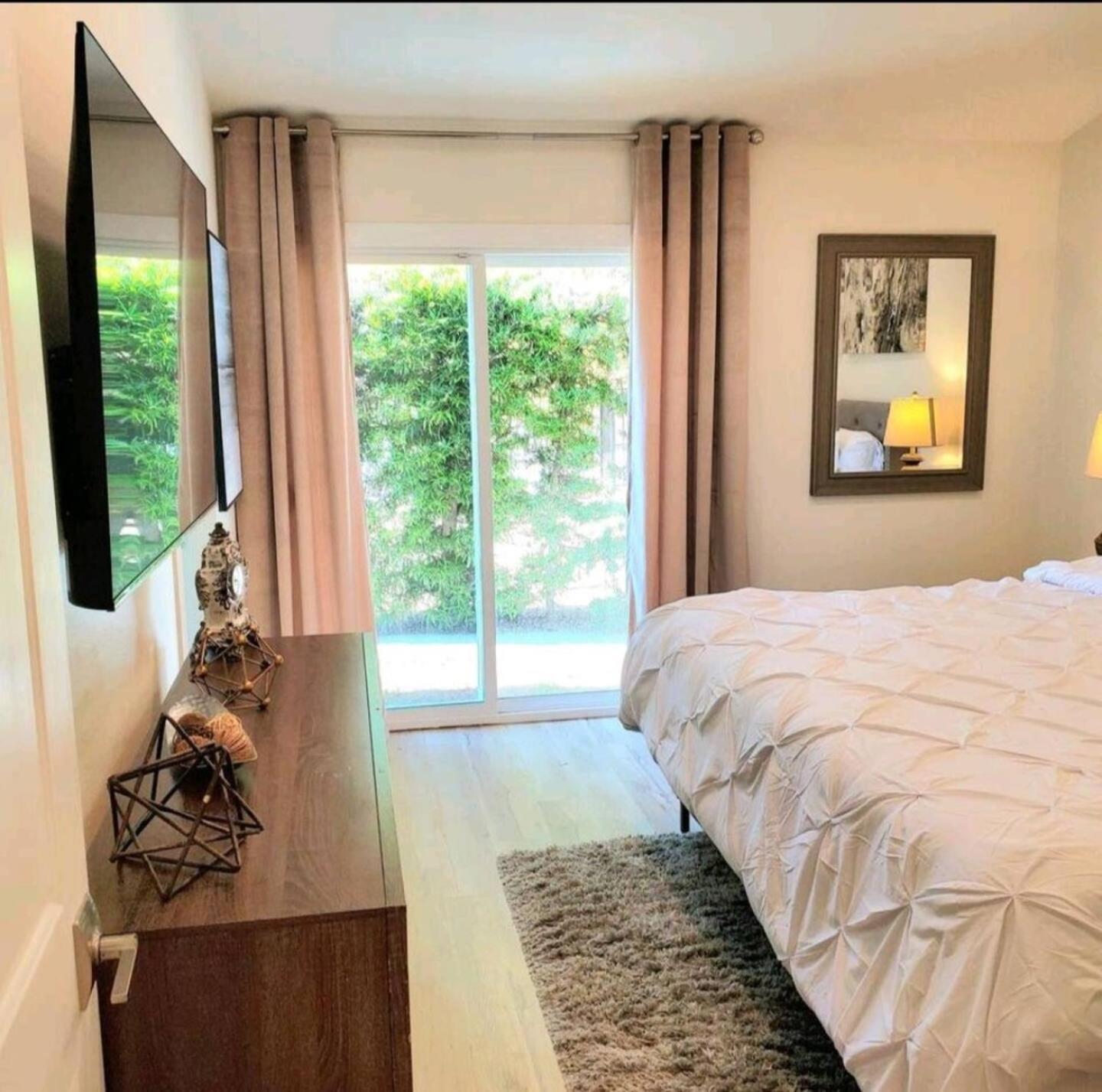Spacious 4Bed 2Bath, Gated Pool, Wi-Fi, Garage Villa Los Angeles Bagian luar foto