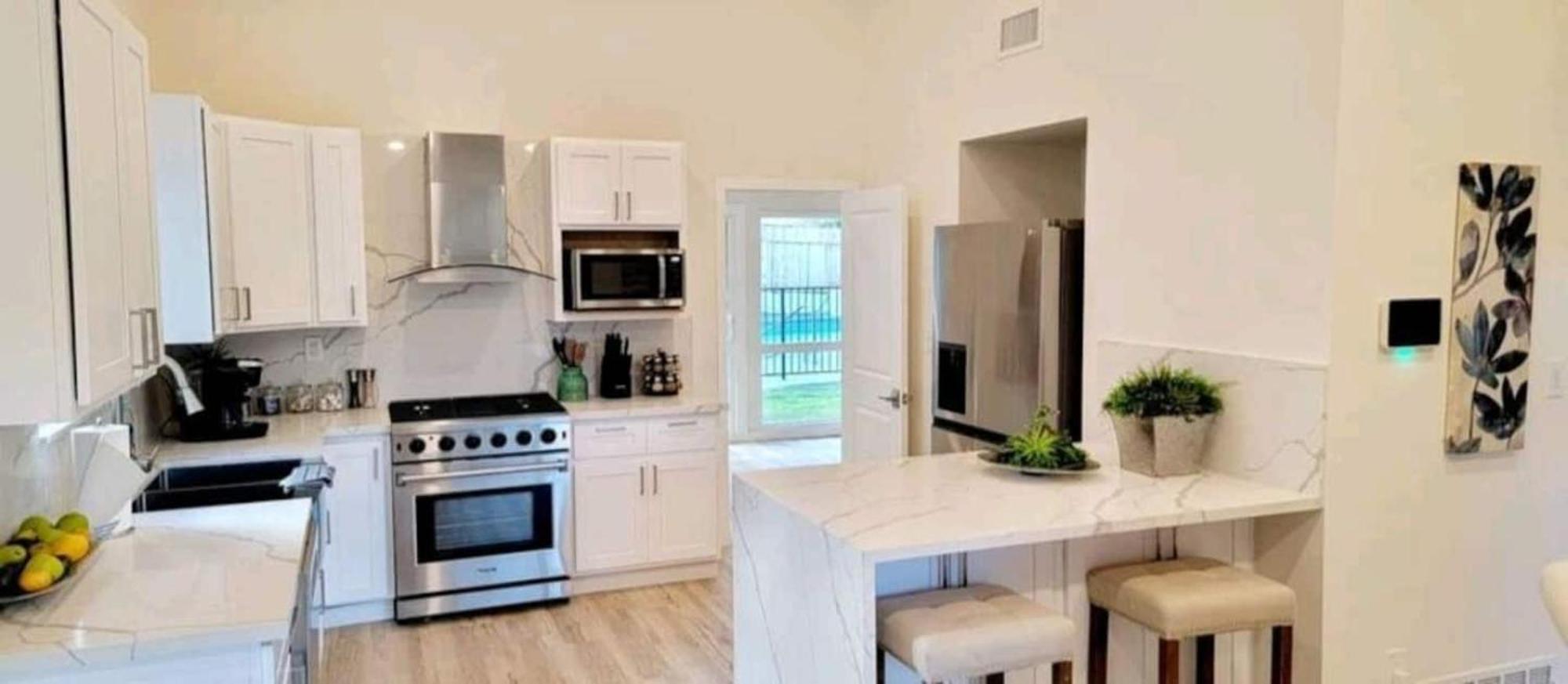 Spacious 4Bed 2Bath, Gated Pool, Wi-Fi, Garage Villa Los Angeles Bagian luar foto