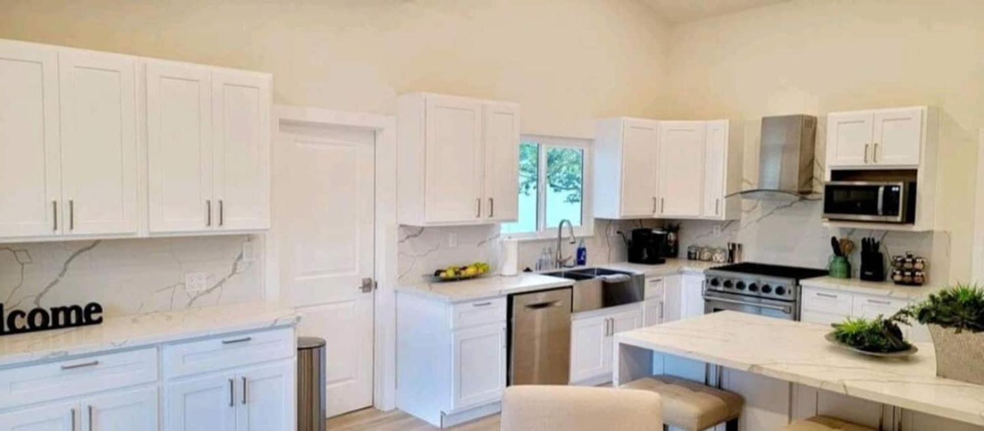 Spacious 4Bed 2Bath, Gated Pool, Wi-Fi, Garage Villa Los Angeles Bagian luar foto